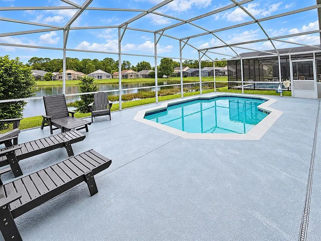 4 bed, 2.0 bath, 1822 sqft, $2,500 — Photo 2