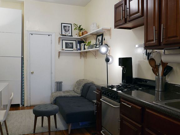 5th image of 142 Scholes St #1R