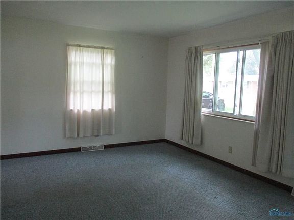 4th image of 910 E Graceway Dr