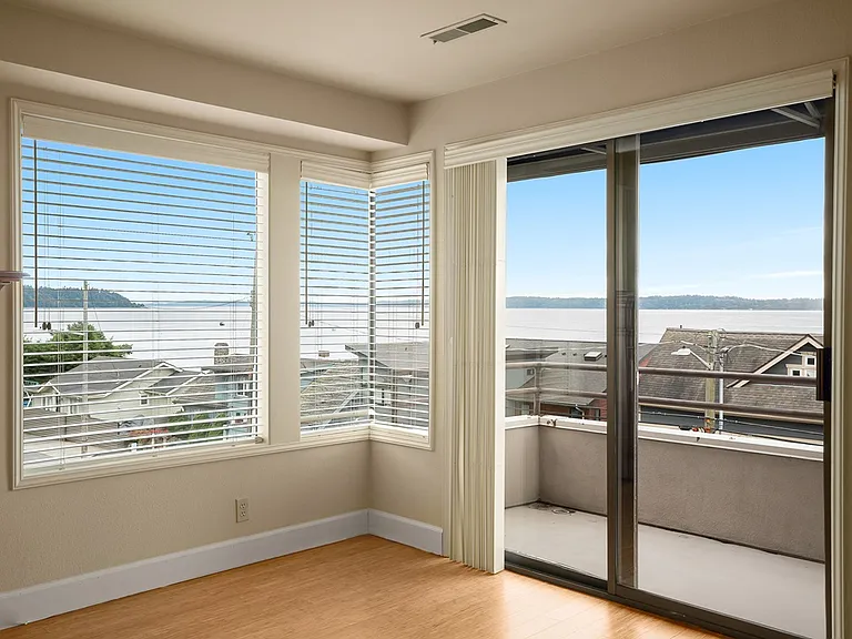 4222 Beach Dr SW #402 — Photo 7