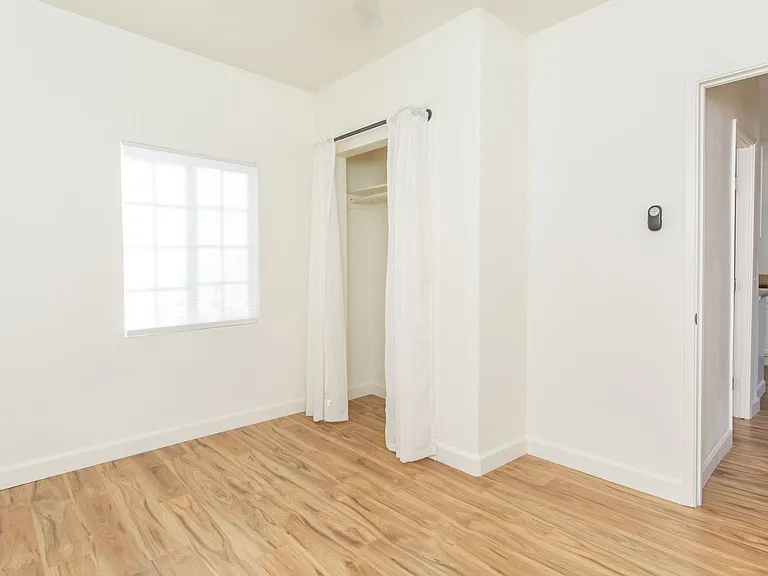 Refreshed + Bright 2 Bed/1 Bath in the Heart of North Park! — Photo 8