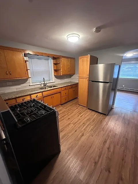 2 bed, 700 sqft, $1,350 — Photo 3