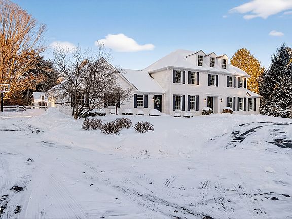 4th image of 4930 Wintergreen Ln