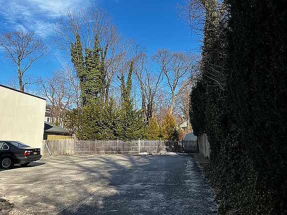 3rd image of 454 New York Ave