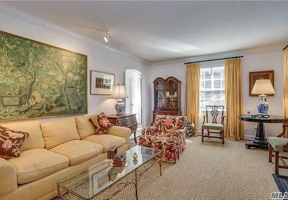 5th image of 27 Saint Andrews Ln