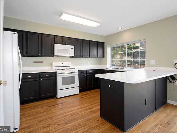 3rd image of 16840 Miranda Ln