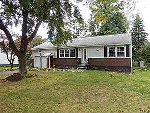 1st image of 6 Cedar Dr