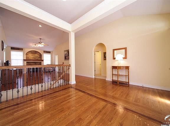 229 Eisenhower Dr Lawrence, KS listing photo #3