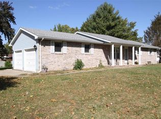 300 Timberwood Dr, Bethalto, IL