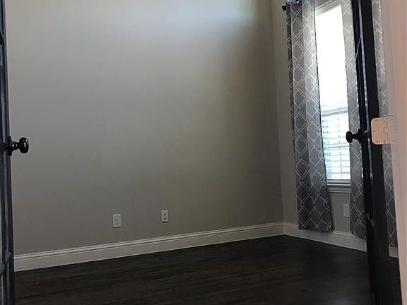2nd image of 3211 Willow Brook Dr