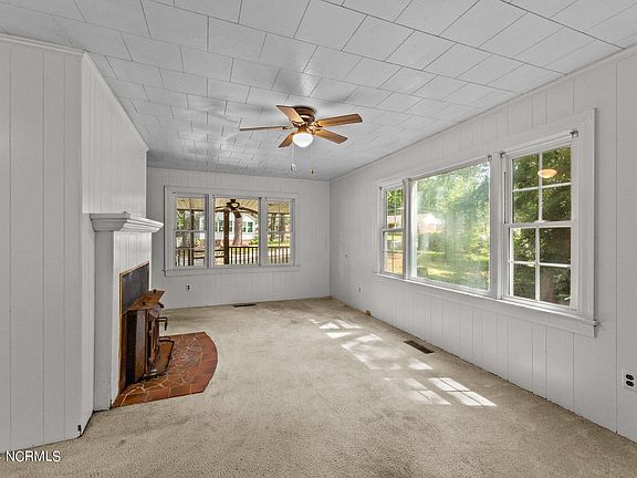 5th image of 403 W Woodlawn Drive
