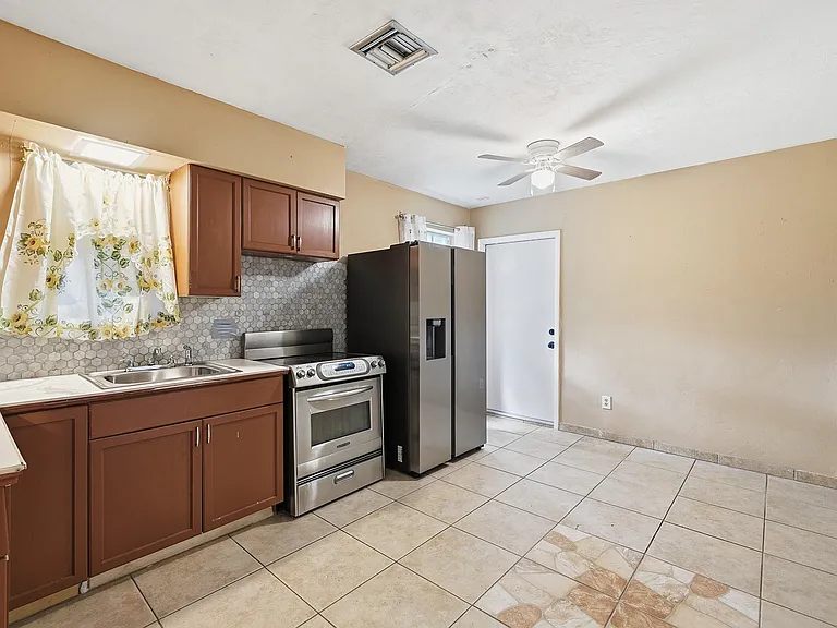 2130 SW 67th Ave #A — Photo 4