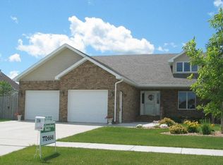 5754 Cypress Point Dr, Grand Forks, ND 58201