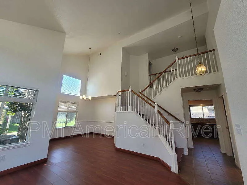 Building Photo - 4118 Venice Ct
