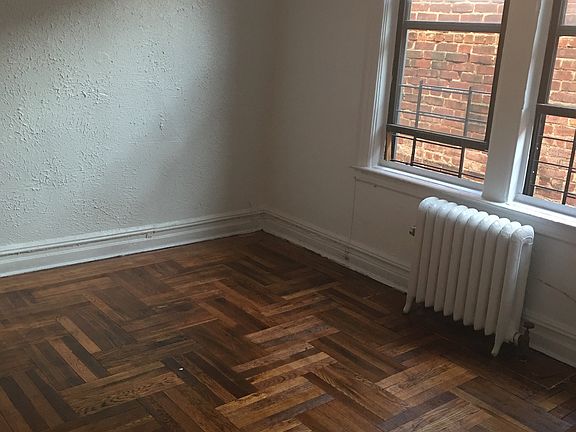 3rd image of 729 Burke Ave