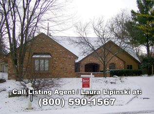 4350 Rolling Pine Dr, West Bloomfield, MI