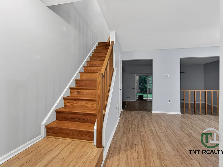 323 Constitution Cir — Photo 6