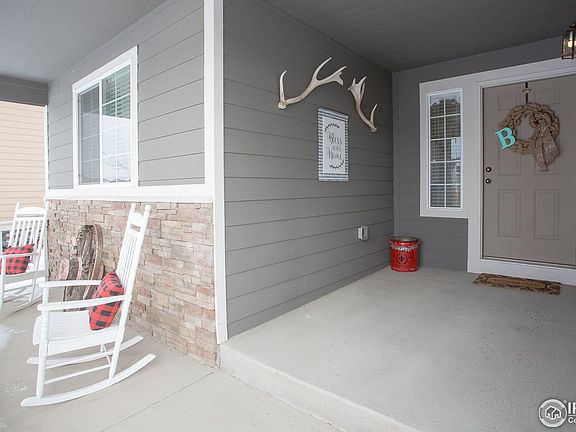 3rd image of 2840 Avocado Ave