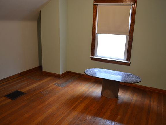 5th image of 203 S Vermont Ave