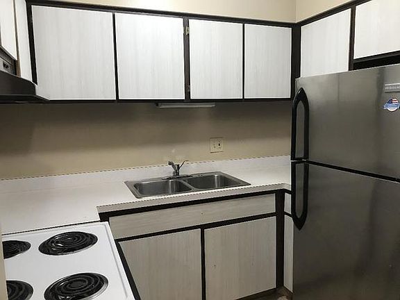 5th image of 214 Circle Ave #403