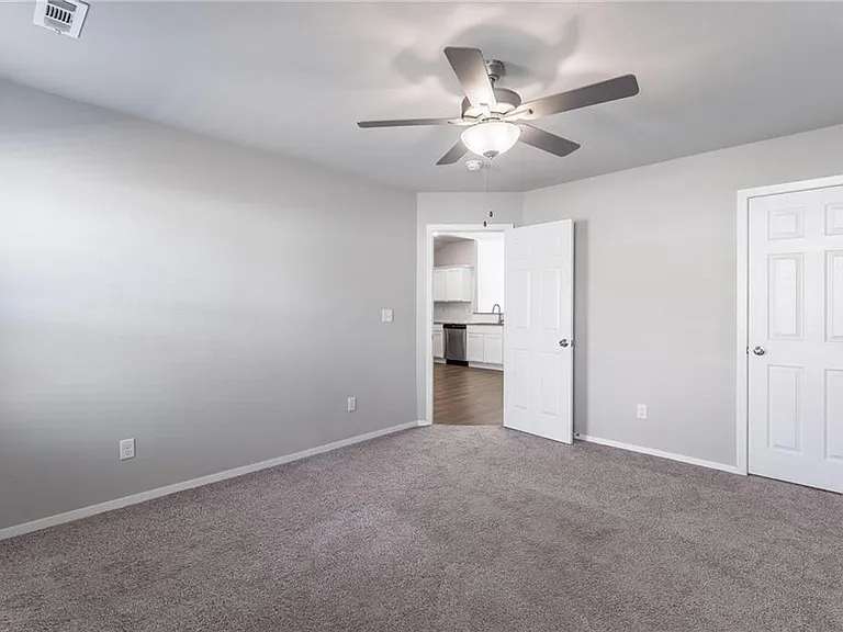 980 E Starling St — Photo 15