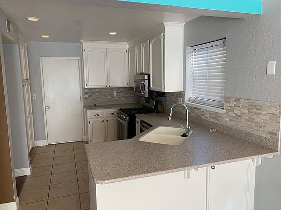 5th image of 323 Greenmore Way