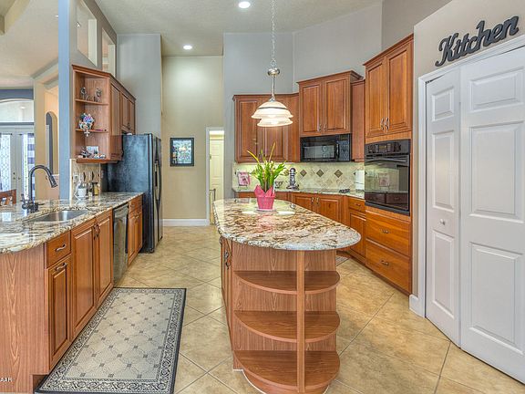 5th image of 6634 Merryvale Ln