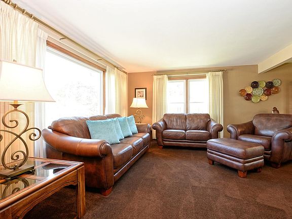 3rd image of 86 Rosewood Ln