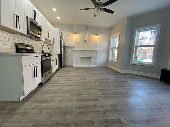 2nd image of 1067 W Glenlake Ave #1