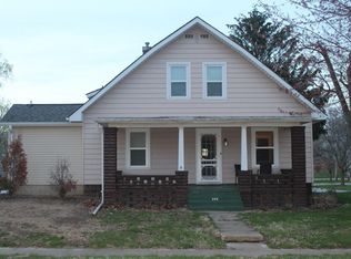 208 E Sangamon St, Mahomet, IL 61853