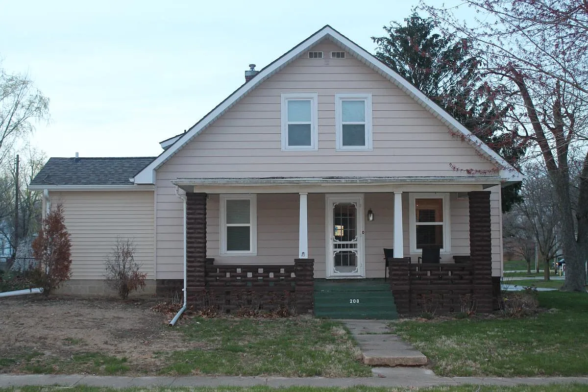 208 E Sangamon St photo 1