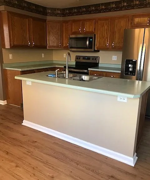 455 Widick St — Photo 2
