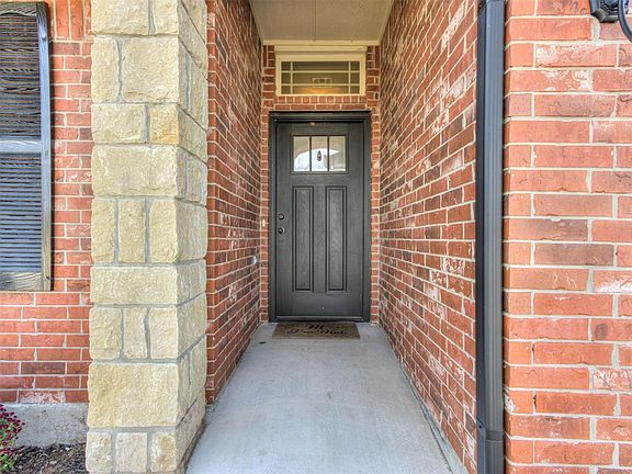 4th image of 320 Golden Leaf Ct