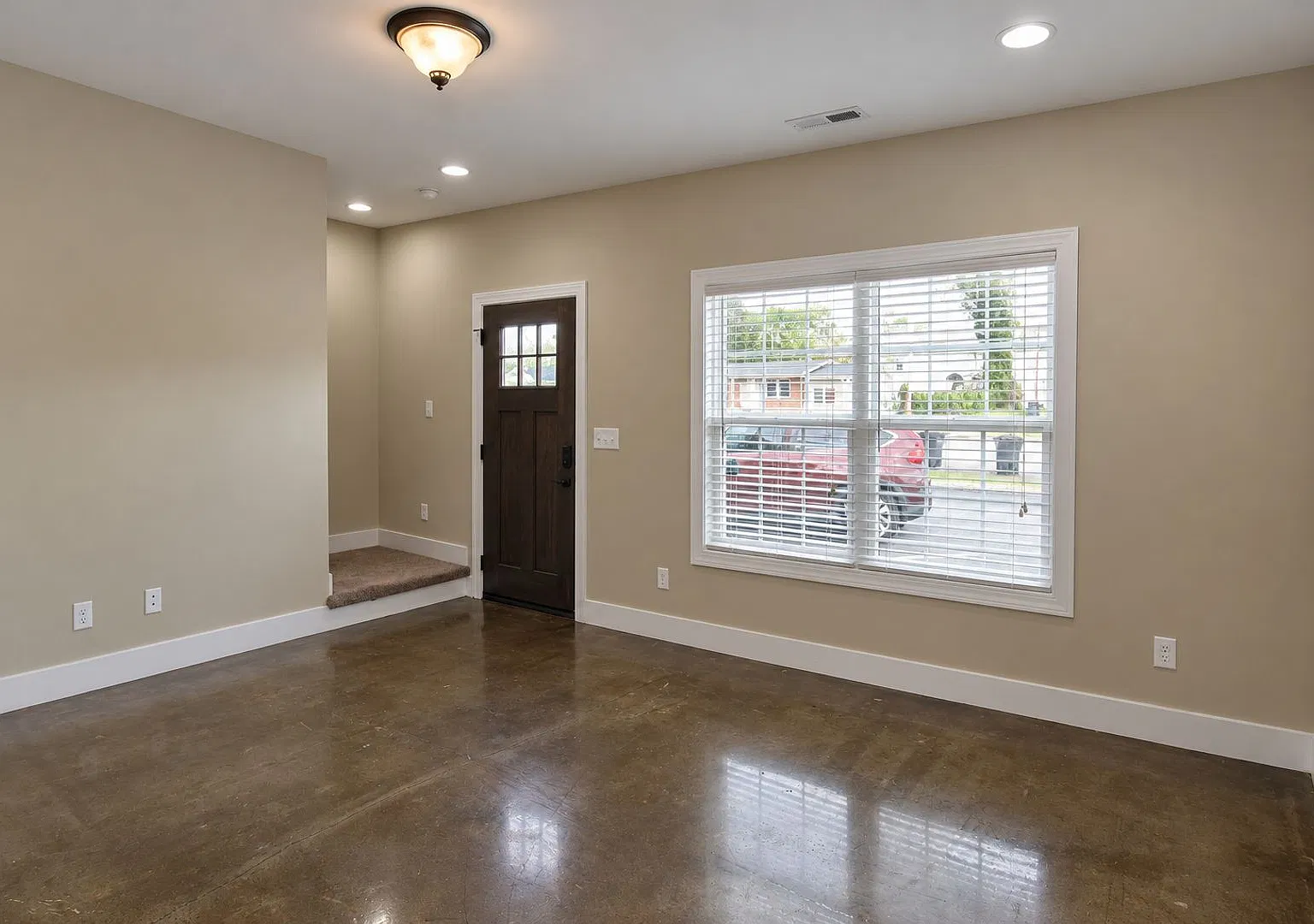 373 E Jere Whitson — Photo 2
