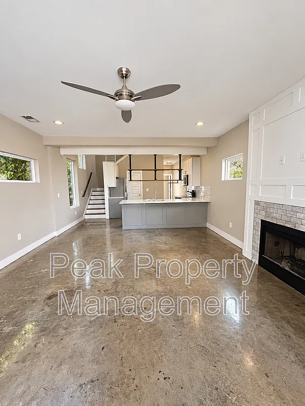 3 bed, 3.0 bath, 1680 sqft, $2,699 — Photo 2