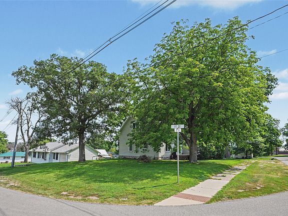 3rd image of 106 3rd Ave E