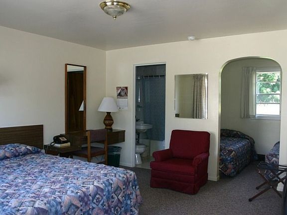 Queen Unit with Two Additional Double Beds