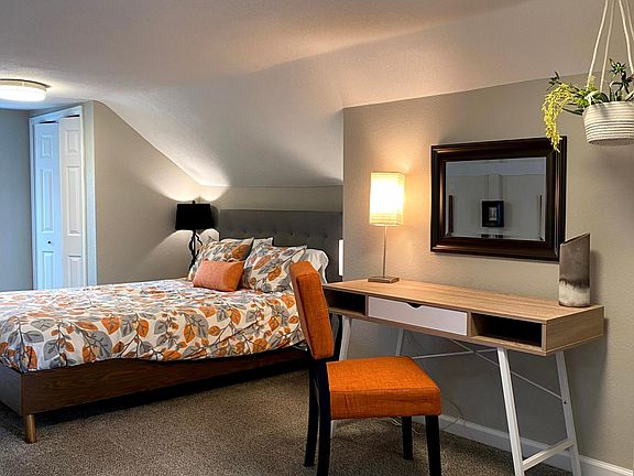Large 2nd floor bedroom with workspace