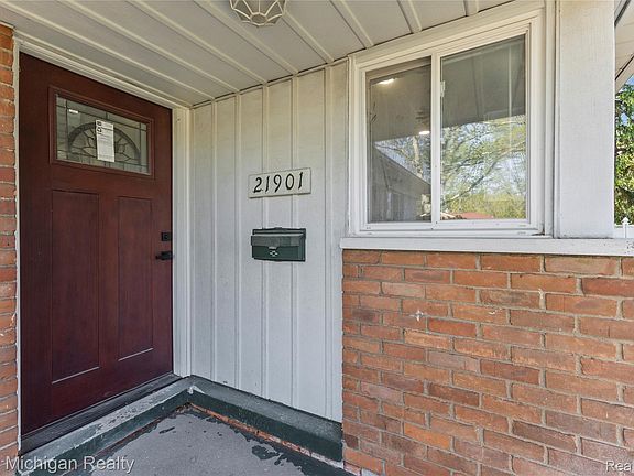 4th image of 21901 Harding St