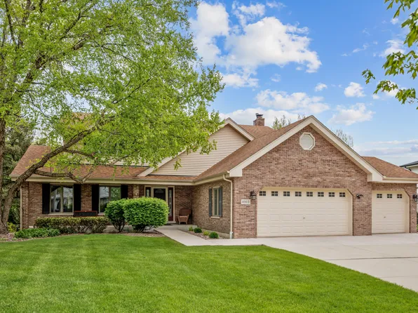 8903 Vail Ln, Woodridge, IL 60517
