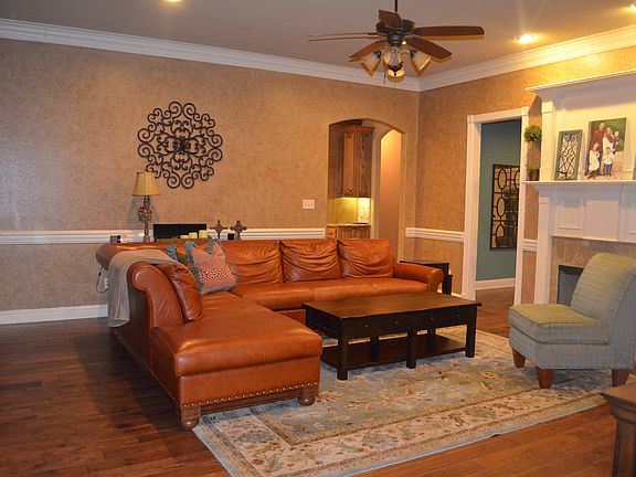 2nd image of 420 Baganie Ln