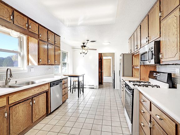 3rd image of 8 Camino Del Sol