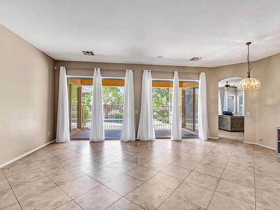 4th image of 847 E Carla Vista Dr