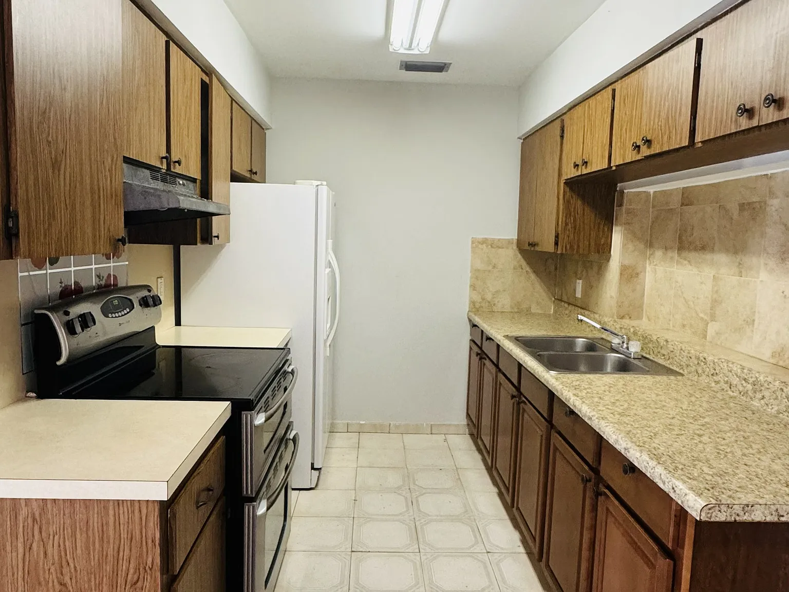 4 bed, $2,800 — Photo 2