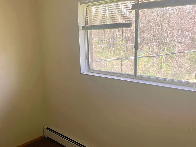 290 Spaulding Dr — Photo 2
