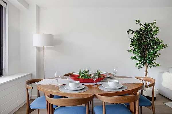 Sold by Compass | media 21