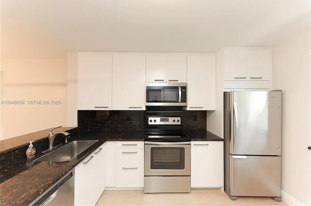 2 bed, 963 sqft, $2,200 — Photo 3