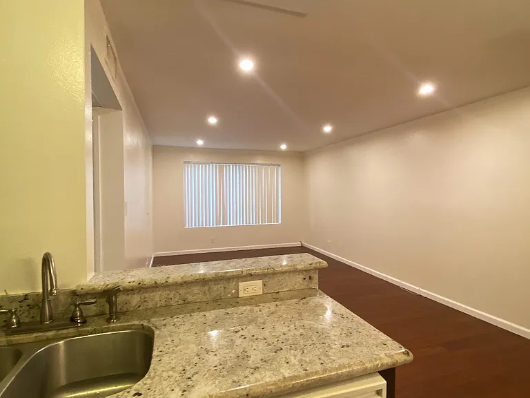 21000 Parthenia St #2 — Photo 4