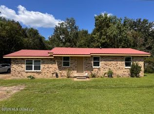8268 Woolmarket Rd, Biloxi, MS 39532
