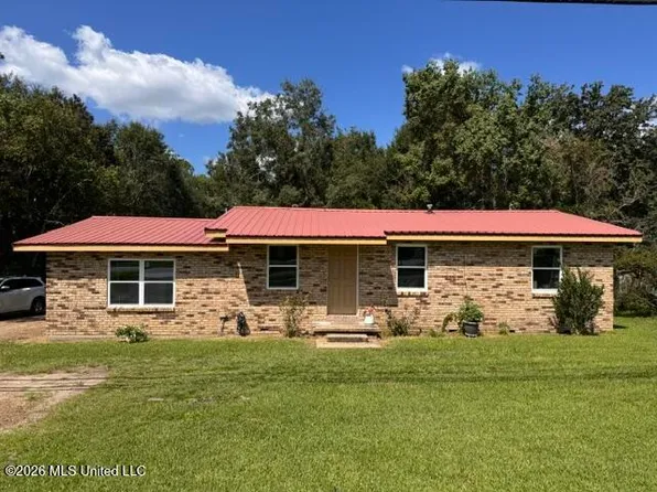8268 Woolmarket Rd, Biloxi, MS 39532